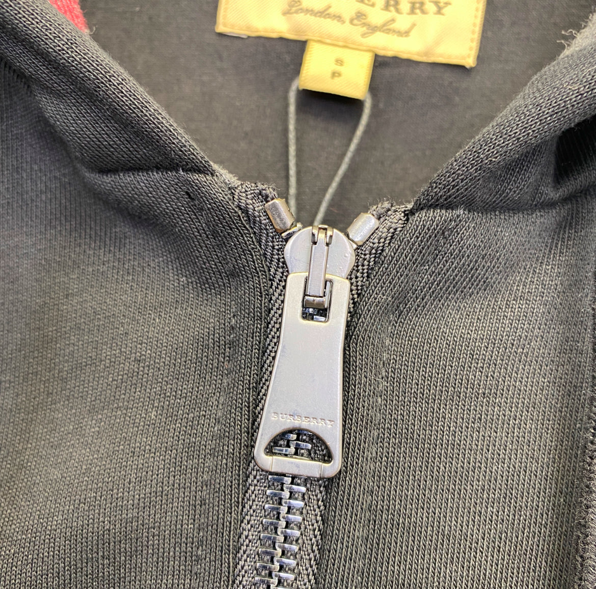 Zip Burberry noir intérieur