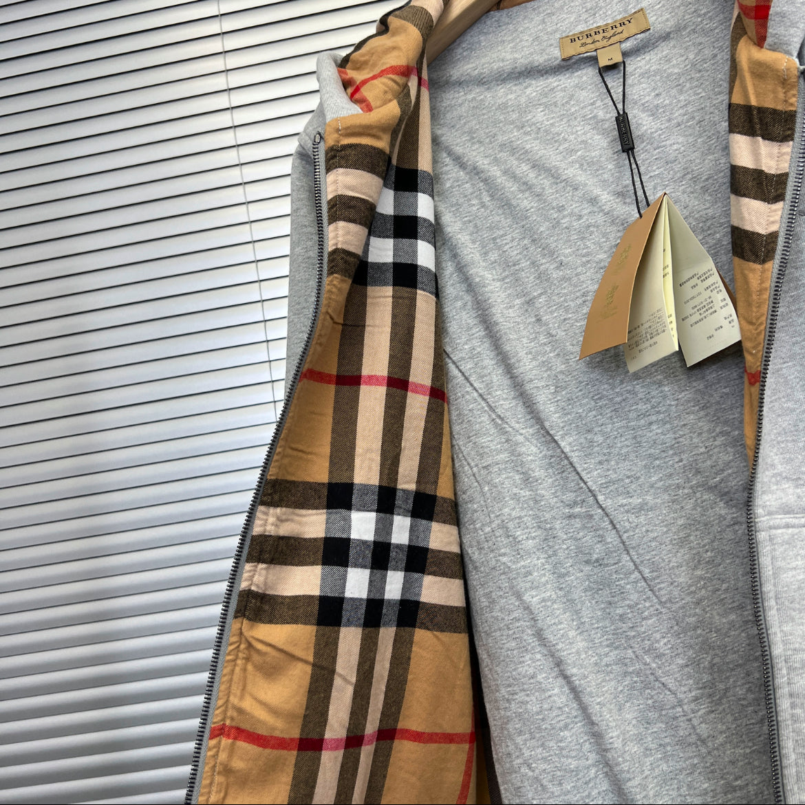 Zip Burberry gris intérieur