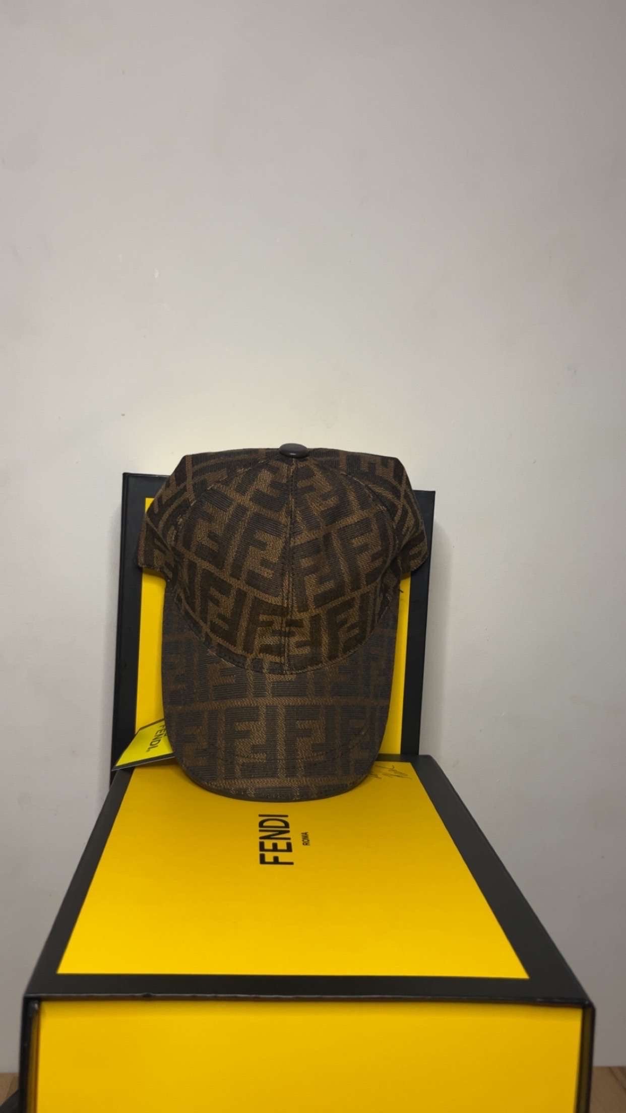 Casquette Fendi marron