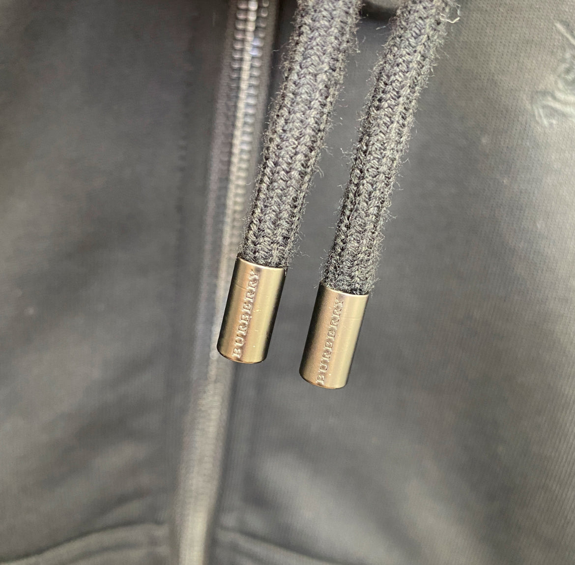 Zip Burberry noir intérieur