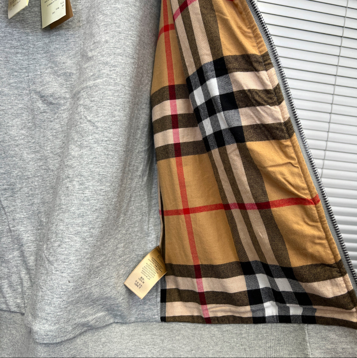 Zip Burberry gris intérieur