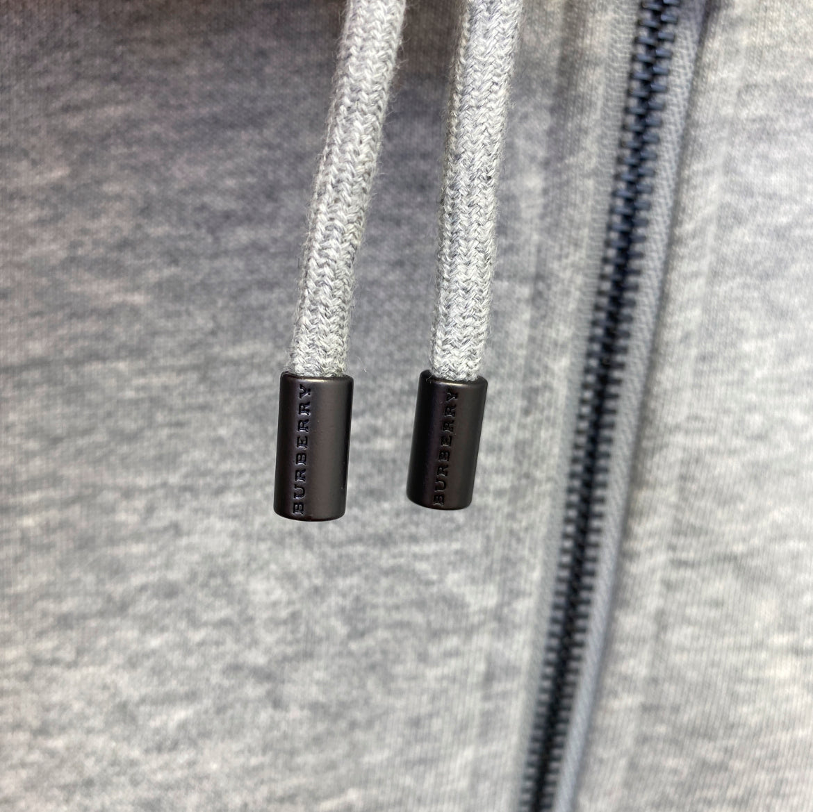 Zip Burberry gris intérieur