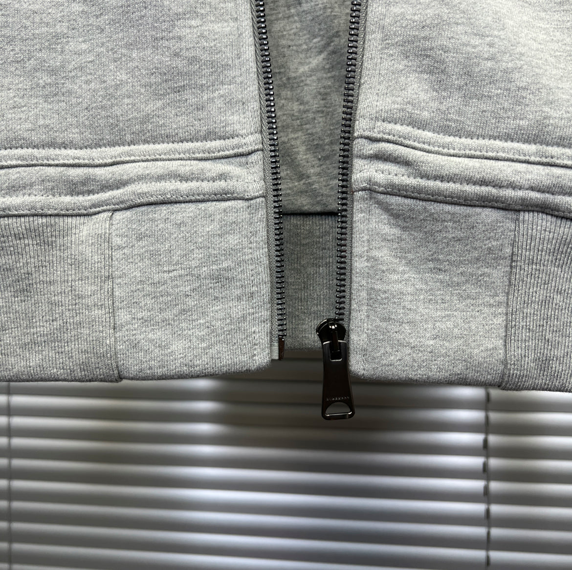 Zip Burberry gris intérieur