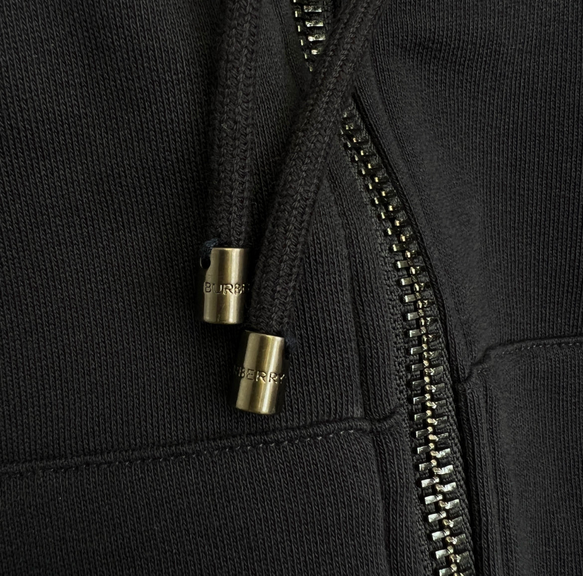 Zip Burberry noir extérieur